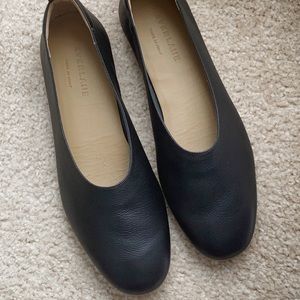 Black leather Everlane day glove flats